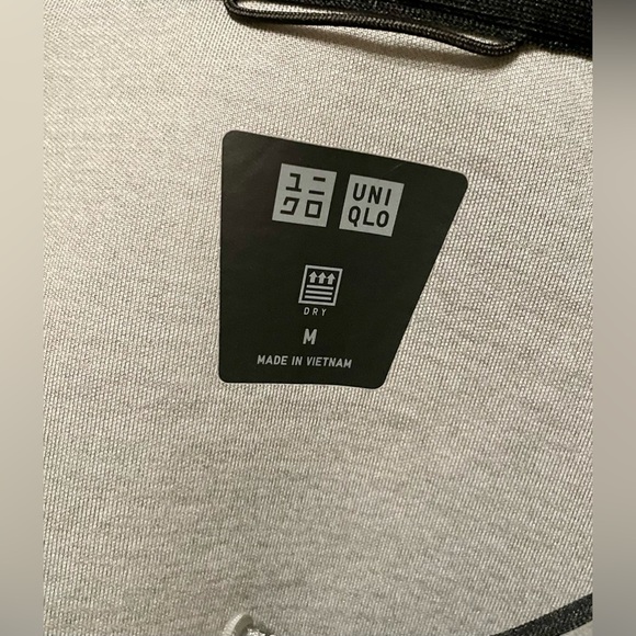 Ultra Stretch Dry Long Sleeve
Half-Zip Pullover Men’s Size M, Like New condition - Picture 5 of 6